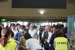 20240926_トレード ショウ_客.jpg