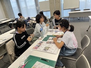 かるたの大きさに切る.jpg
