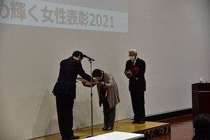 つばめ輝く女性表彰 (17).jpg