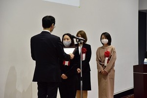 つばめ輝く女性表彰 (22).jpg