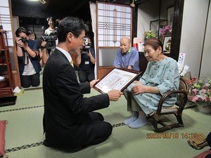 記念品贈呈 (8).jpg